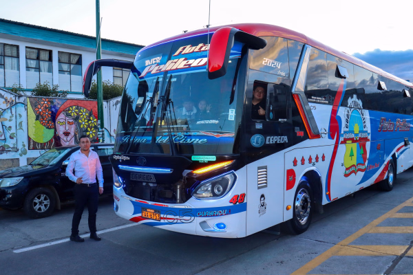 Bus numero 48 cooperativa flota Pelileo bus
