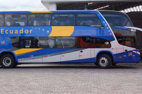 Lado lateral completo de la cooperativa transportes ecuador