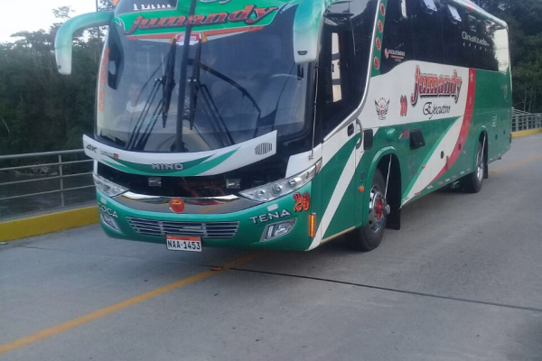 Parte frontal del bus Cooperativa Jumandy