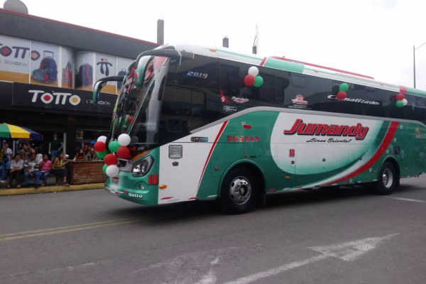 Parte lateral del bus Cooperativa Jumandy
