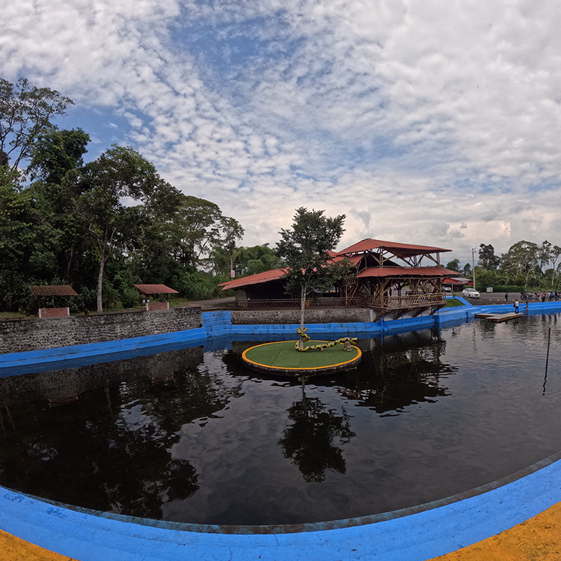Vista lateral dique rio tunants